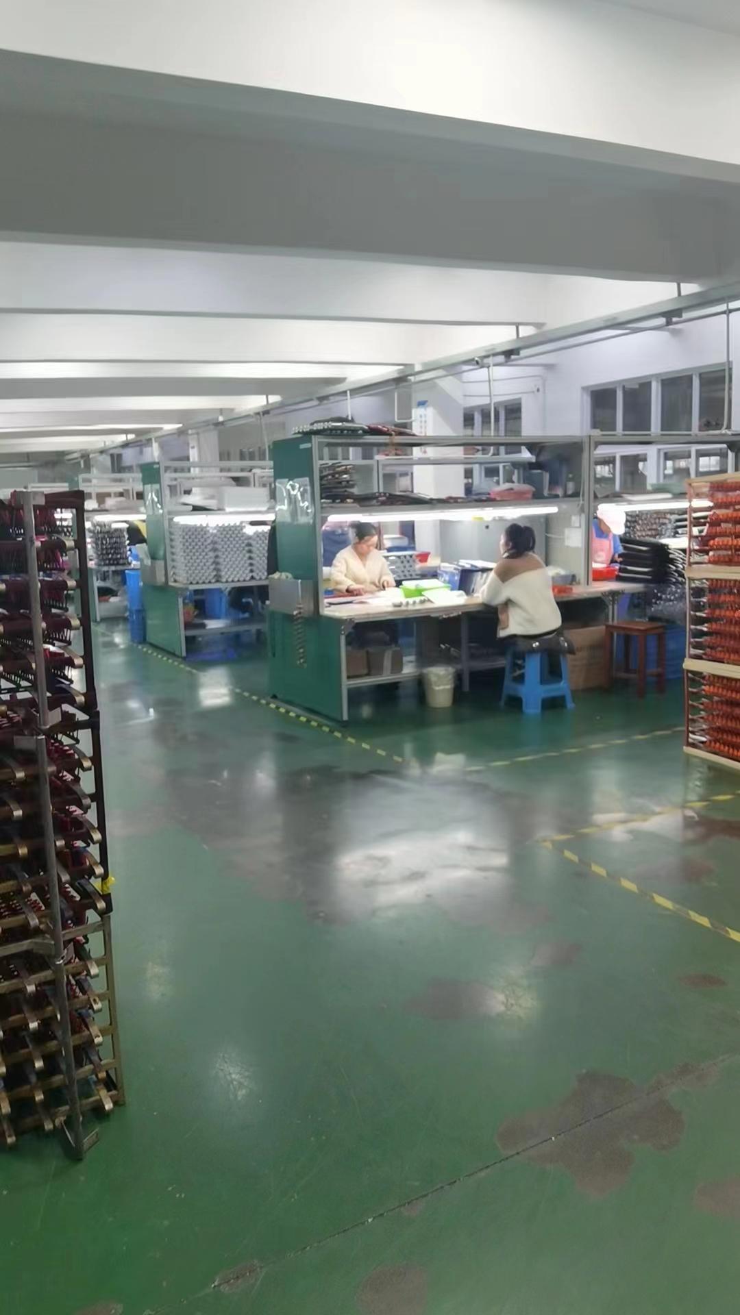 泰州金金化妆品包装小时工岗位图片