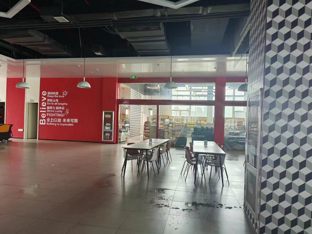 大龄工折边包装计件岗位图片 3