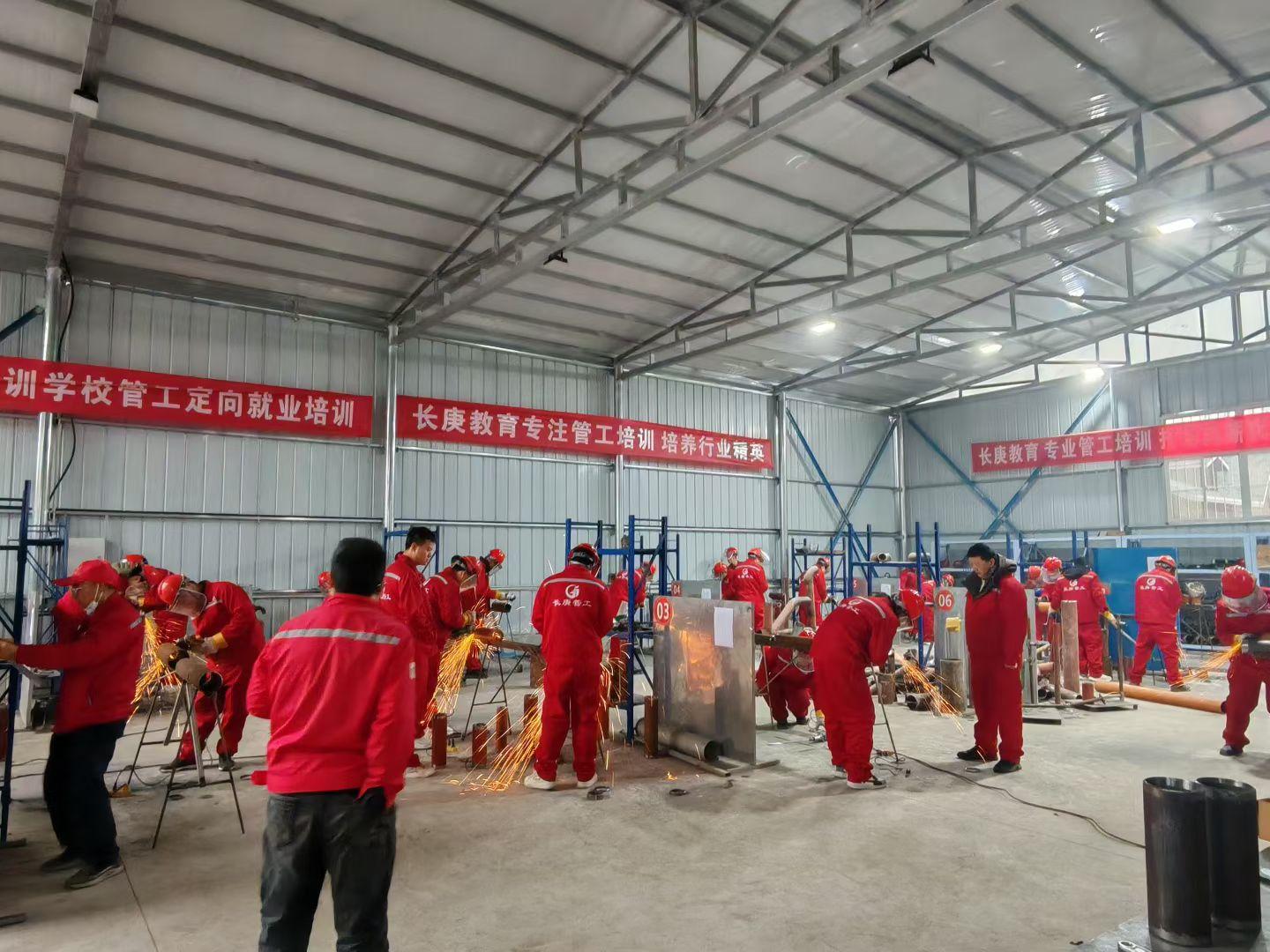 郑州管道工包就业培训岗位图片 2