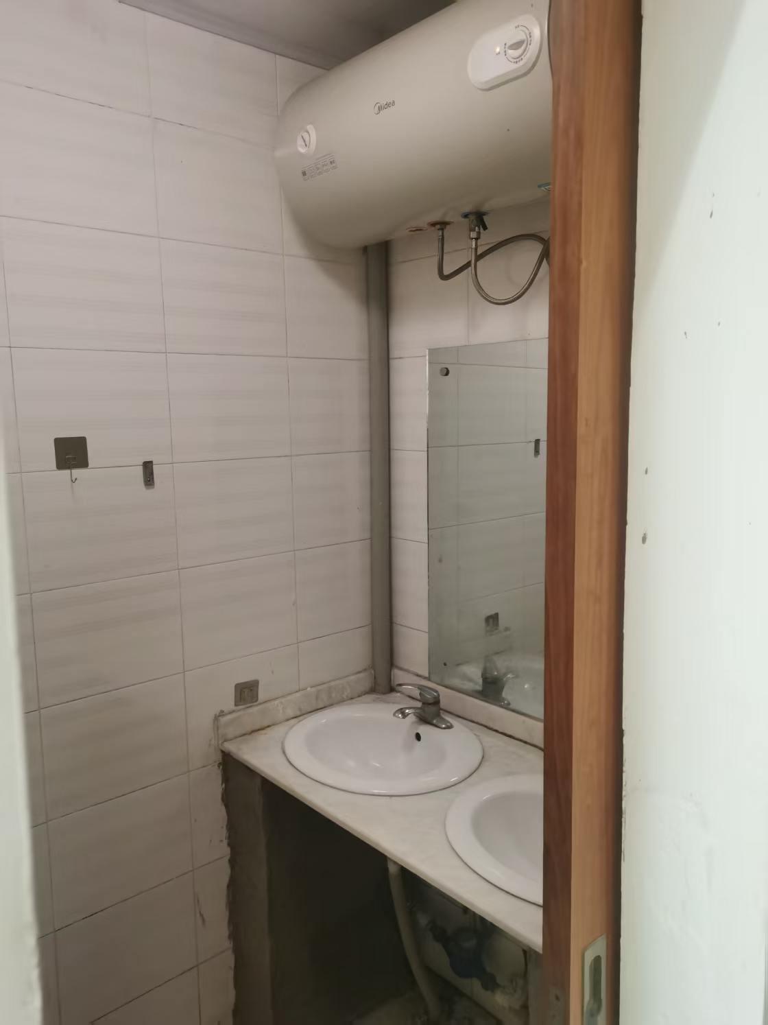 吴江电子通讯包吃住长白班岗位图片