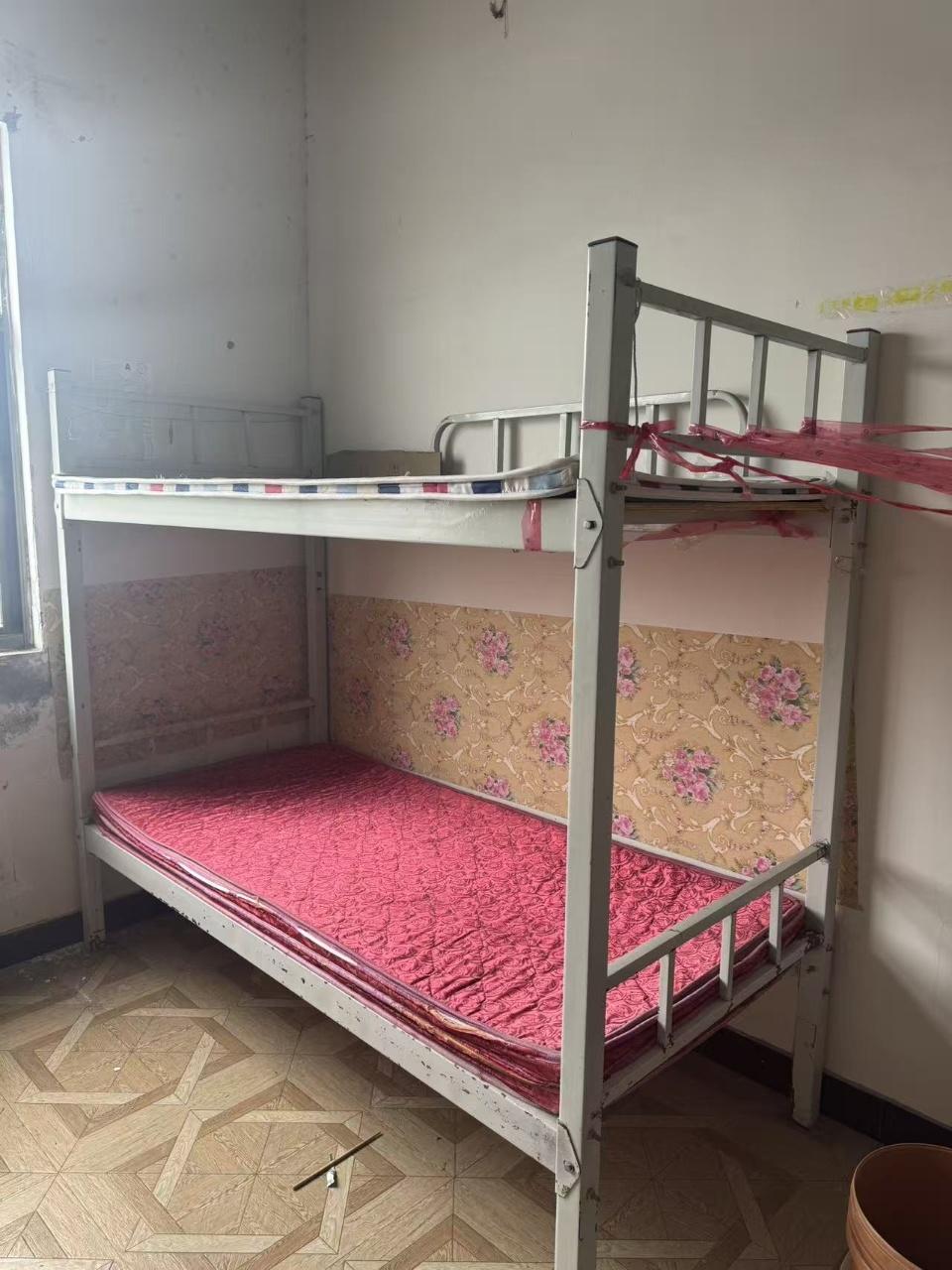 郑州食品厂大龄工包吃住岗位图片 2